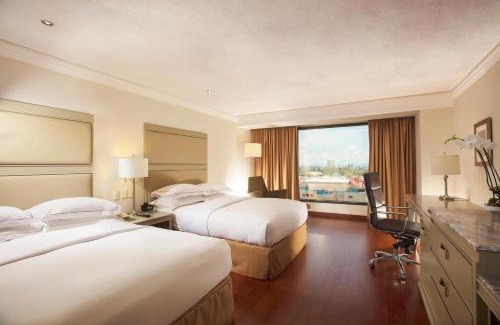 Zona Expo Hotel | Stay at Barcelo Guadalajara: 5-Star Comfort with Pool