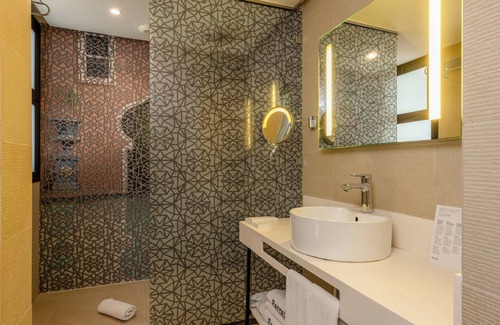Annakhil Hotel | Elegant Barcelo Palmeraie: 5-Star Retreat with Spa & Pool