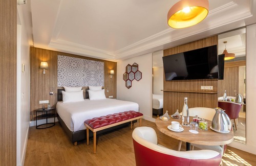 Annakhil Hotel | Elegant Barcelo Palmeraie: 5-Star Retreat with Spa & Pool