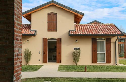 Torre di Mosto Apartment | Experience Barchessa Cappelletto with Oceanfront Pool & Dining