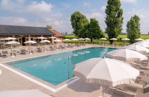 Torre di Mosto Apartment | Experience Barchessa Cappelletto with Oceanfront Pool & Dining