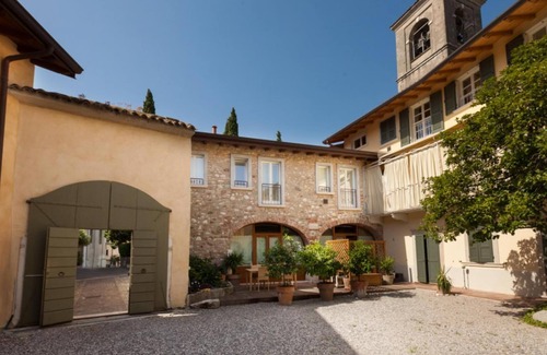 San Felice del Benaco Apartment | Experience Barchi Resort Apartments: Family-Friendly Comfort