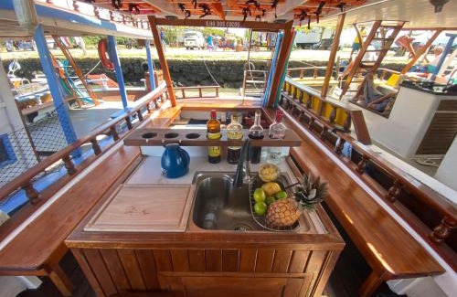 Mambucaba Boat Rental | Barco Ilha dos Cocos NÃO TEMOS PERNOITE Apenas passeios e pesca esportiva em Paraty