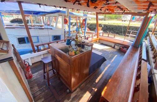 Mambucaba Boat Rental | Barco Ilha dos Cocos NÃO TEMOS PERNOITE Apenas passeios e pesca esportiva em Paraty