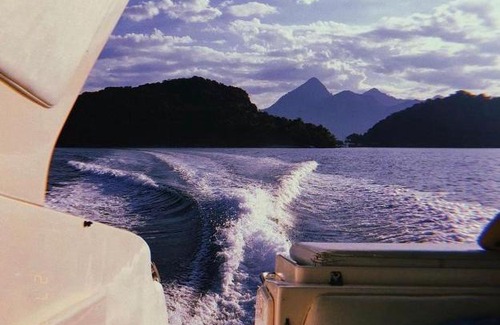 Monsuaba Boat Rental | Discover a Pet-Friendly Boat Rental in Angra dos Reis