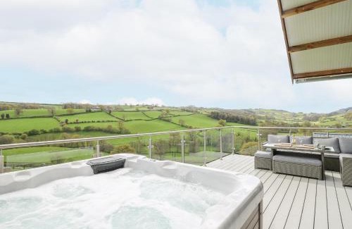 Kingswood House | Pet-Friendly Retreat at Barcud Coch - Red Kite, 4-Star Stay
