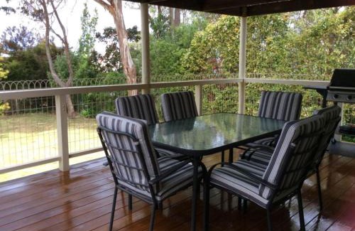 Skenes Creek House | Cozy Bardham: Family-Friendly Retreat with Fireplace