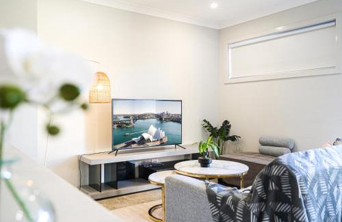 Bardia House | Modern 4-Bedroom House in Bardia - Guest Rated 10/10