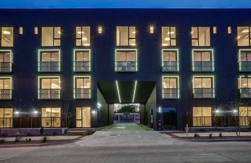 Kessler Apartment | Bardo Lofts Courtyard Suite #104