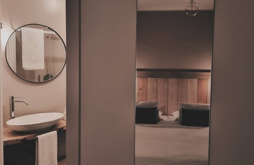 Old Town House | Guest Rated 10/10 Stay at Bardoliners with Breakfast Included