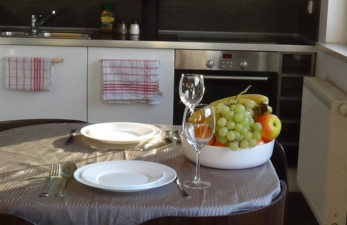 Gorce Apartment | Convenient Stay with Free Parking in Prime Location