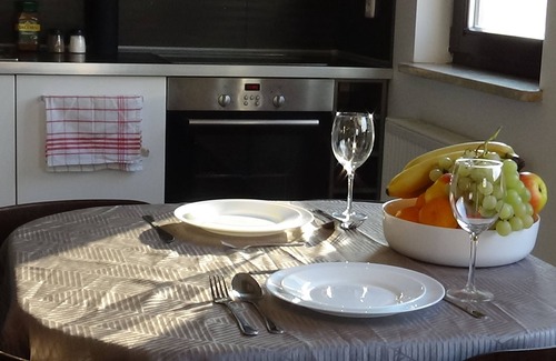 Gorce Apartment | Convenient Stay with Free Parking in Prime Location