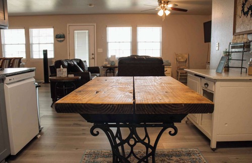 Kingsland House | Bare Feet Retreat: Family-Friendly Lakefront Escape.