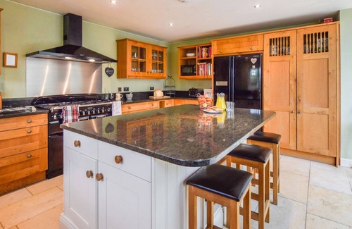 Winchcombe Other | Exceptional Barebones Farm: Ideal for Large Groups