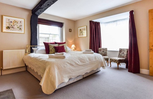 Winchcombe Other | Exceptional Barebones Farm: Ideal for Large Groups