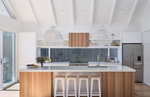 Avalon Beach House | Discover Bareena: Pet-Friendly Oceanfront Retreat