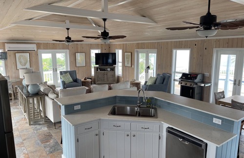 Hope Town House | Unwind at Barefoot Bay: 9.8/10 with Oceanfront Bliss!