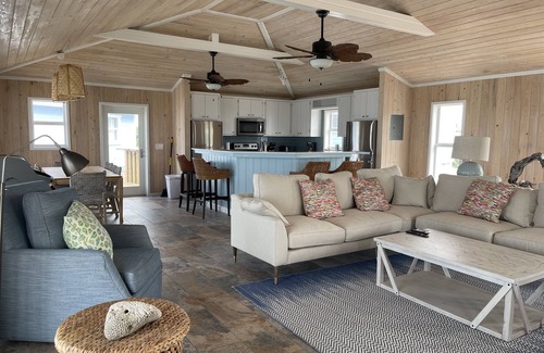 Hope Town House | Unwind at Barefoot Bay: 9.8/10 with Oceanfront Bliss!