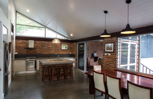 Boomerang Beach House | Unwind at Barefoot Beach House with Oceanfront Bliss
