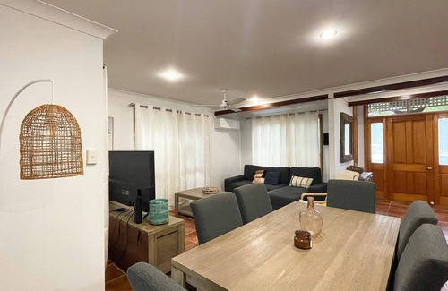 Toogoom House | Barefoot by the Beach - Beachfront - 3BR - Aircon