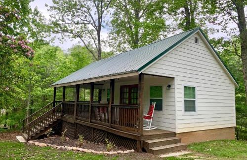 Dahlonega Hotel | Discover Barefoot Hills: Pet-Friendly Bliss Awaits You