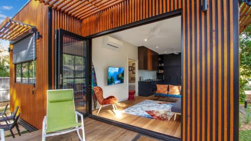Pearl Beach House | Family-Friendly Barefoot at Pearl Beach with Free Wifi