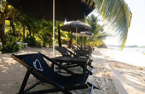 Ranong House | Beachfront Haven: Barefoot Project with Pet-Friendly Perks