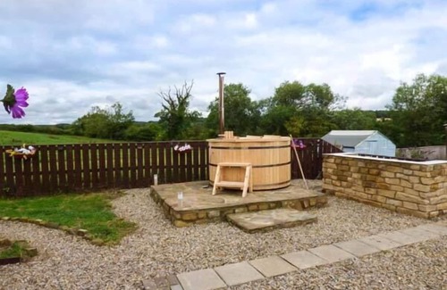 Darlington Cottage | Pet-Friendly Barforth Hall Dairy with Hot Tub in Gainford