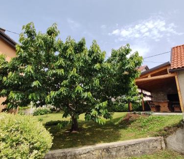 Canton 10 Apartment | Guest Rated 9.9: Barišić - Family-Friendly Comfort Awaits