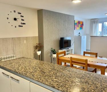 10 de Diciembre Apartment | Ideal Stay at Apart Bariloche: Family-Friendly Retreat