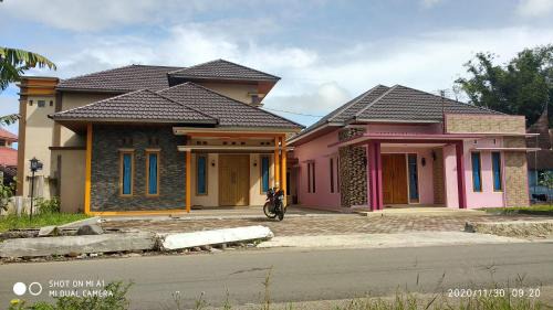 Sumatra House | Discover Baringin Anam Guest House Syariah Experience