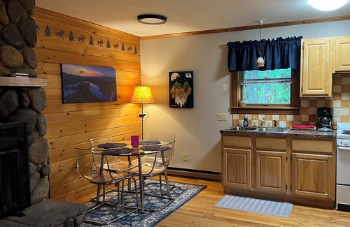 Wevertown Cabin | Ocean View Bark Shed Cabin - Rated 10/10 with Breakfast