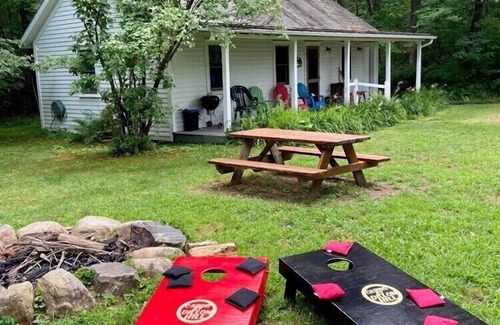 Wevertown Cabin | Ocean View Bark Shed Cabin - Rated 10/10 with Breakfast