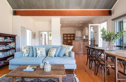 Flinders House | Elegant Spa Cottage with Ocean Views in Flinders