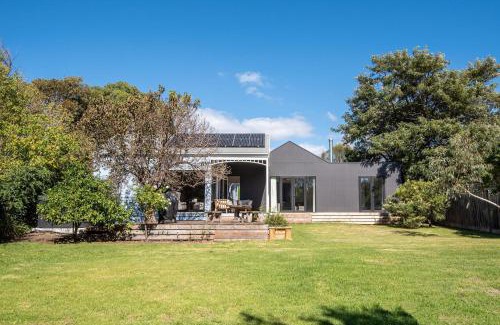 Flinders House | Relaxing Boutique Cottage with Spa in Flinders