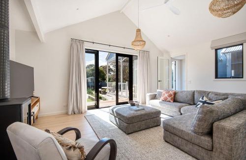 Flinders House | Relaxing Boutique Cottage with Spa in Flinders