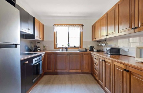 Burrill Lake House | Barker Retreat: Beach, Lake & Bushland Getaway Awaits