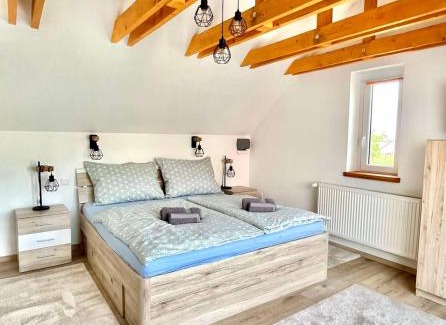 Tarcal Apartment | Comfortable Barkland Apartman: Family-Friendly Getaway