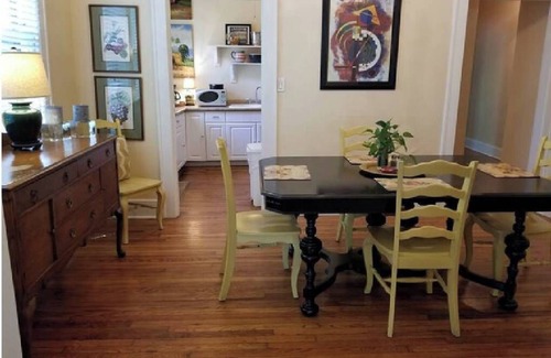 East of Broadway Cottage | Inviting Barkley Cottage - Cozy 1 Bedroom Retreat