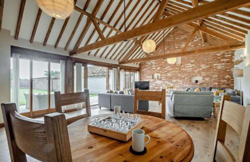 East Dereham House | Pet-Friendly Escape at Barley Barn: Ideal for Families