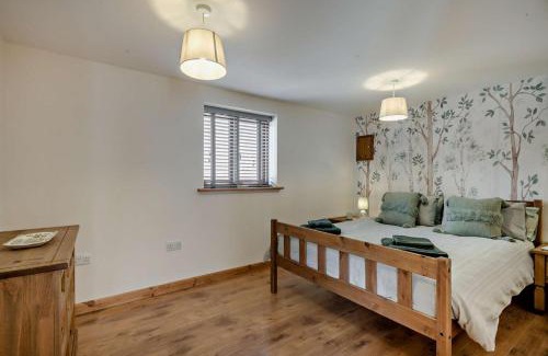 East Dereham House | Pet-Friendly Escape at Barley Barn: Ideal for Families