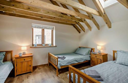 East Dereham House | Pet-Friendly Escape at Barley Barn: Ideal for Families