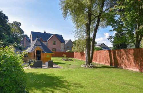 Smallridge House | Inviting Barley Cottage: Pet & Child Friendly Escape