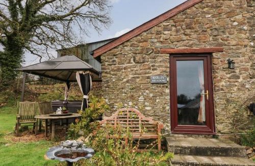 Okehampton House | Pet-Friendly Barley Meadow with Great Guest Reviews