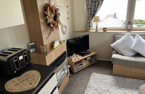 Barmouth Cabin | Relaxing Hillside Sea View 2-Bed Retreat in Barmouth