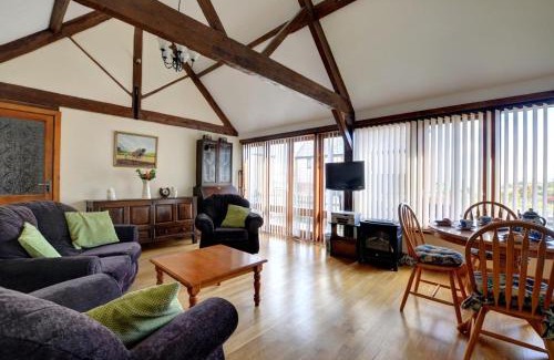 Kingswood House | Discover Barn 1: A Cozy Retreat with Great Reviews