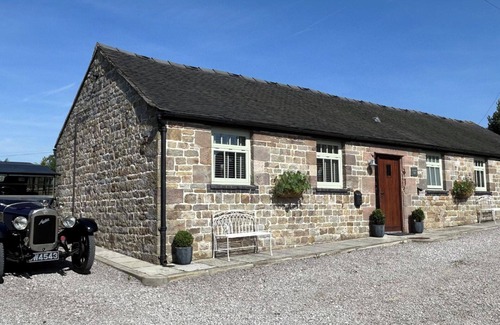 Winkhill House | Modern 2-Bed Barn at Alton Towers with Family-Friendly Perks
