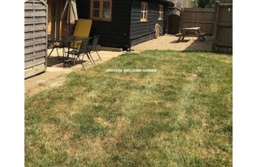 Diss Cottage | Idyllic Barn Conversion Retreat in Suffolk Countryside
