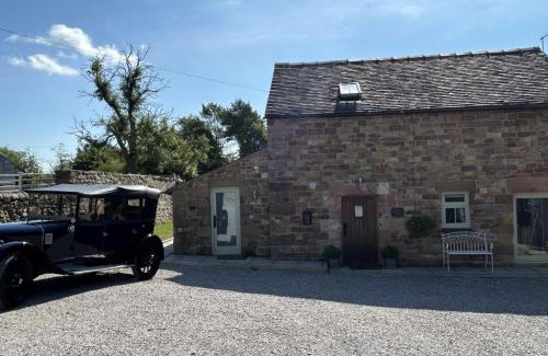 Cauldon House | Stylish 2-Bed Barn Near Alton Towers with Pet-Friendly Stay