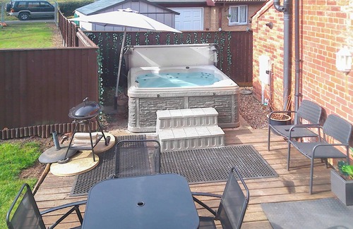 Skegness Cottage | Family-Friendly 2 Bedroom Retreat in Skegness with Pool
